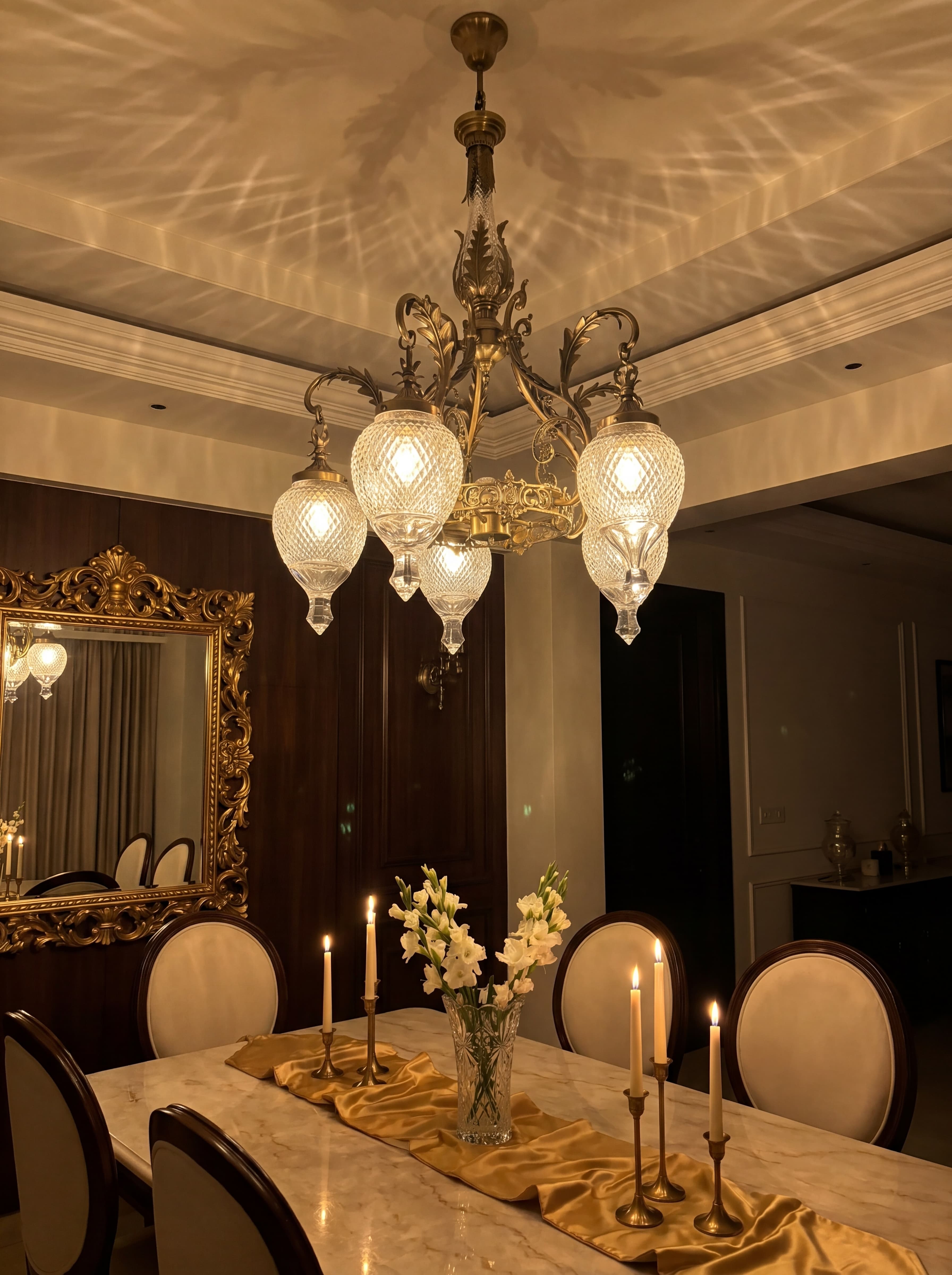 Foliate Crown in room